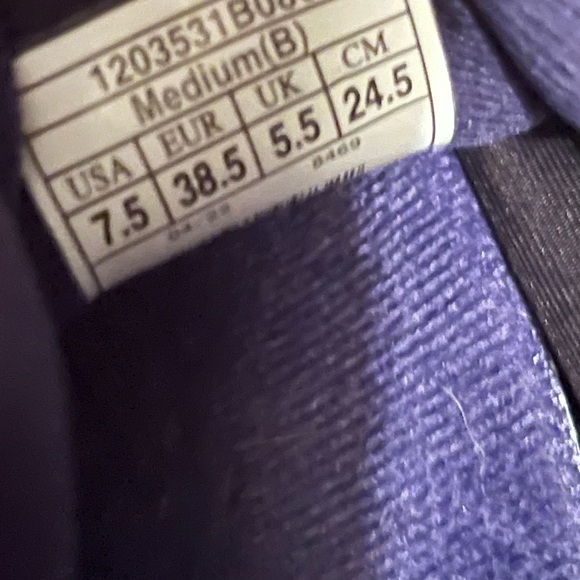 Brook’s Adrenaline Gts 22 - Picture 5 of 8